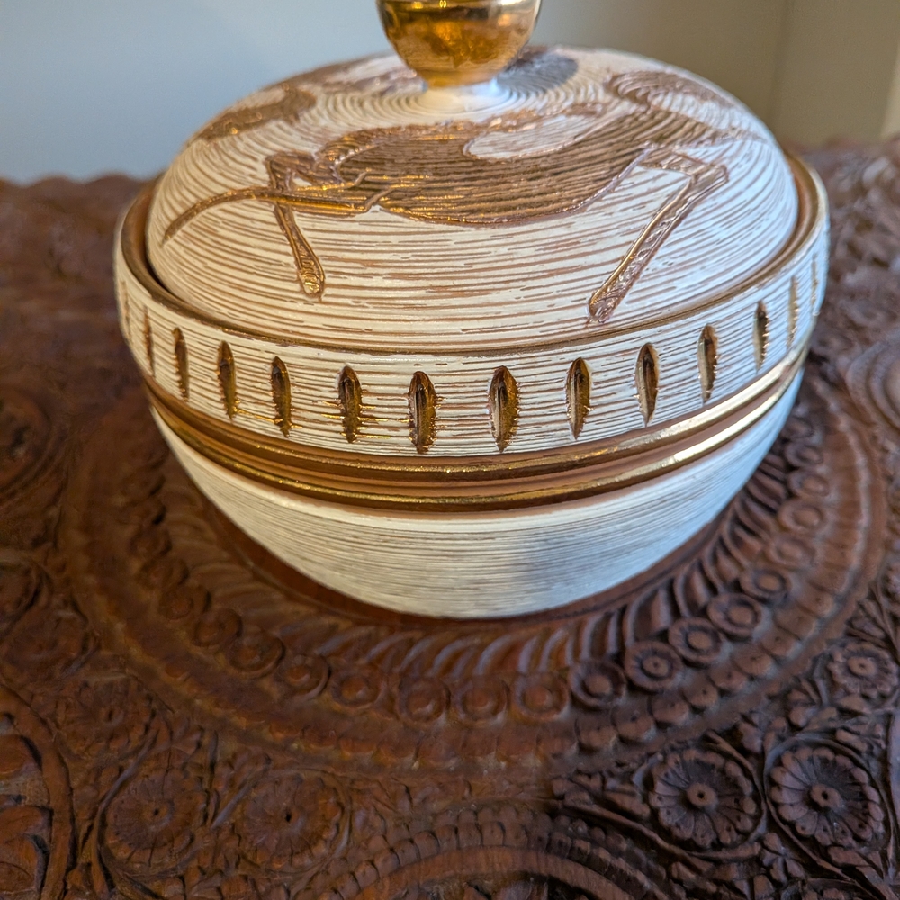 Elegant‎ Gold and Cream Decorative Bowl - Picture 3 of 13